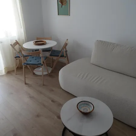 Tana's Comfort Апартаменты Химара